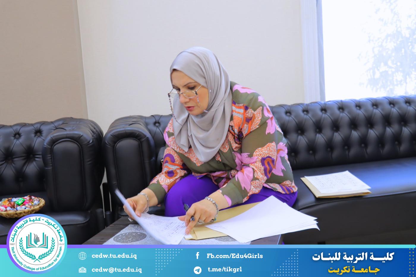 لجنة تدقيق الامتحان التنافسي في كلية التربية للبنات تنجز أعمال مراجعة الدفاتر الامتحانية